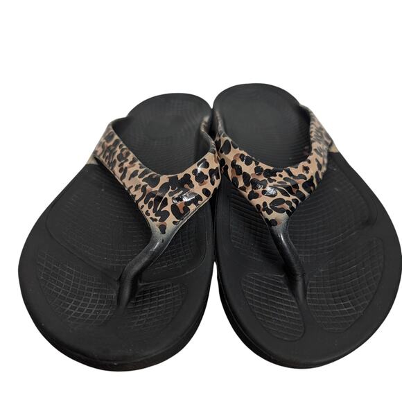 Oofos Oolala Sandals Womens 10 Leopard Recovery Thong Cushion Plantar Fasciitis - Picture 3 of 7